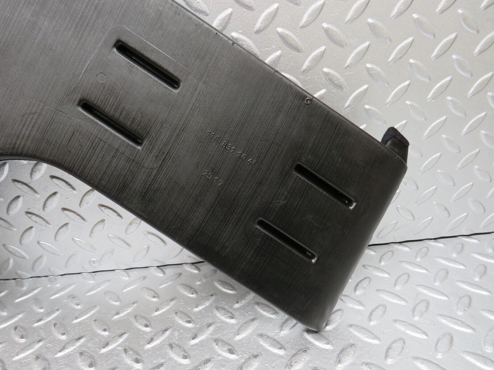 0235 Mercedes-Benz W116 350SE Ventillation Duct Right Side 1168311046