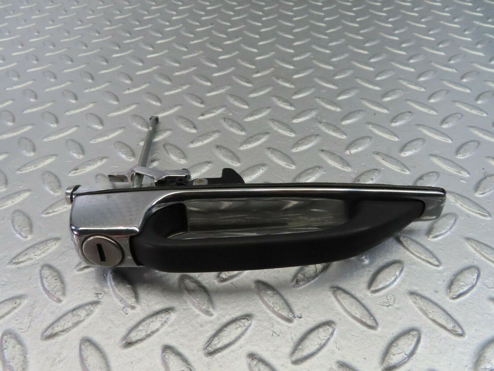 10824 Mercedes-Benz W123 230E Exterior Chrome Door Handle Front Left No Key