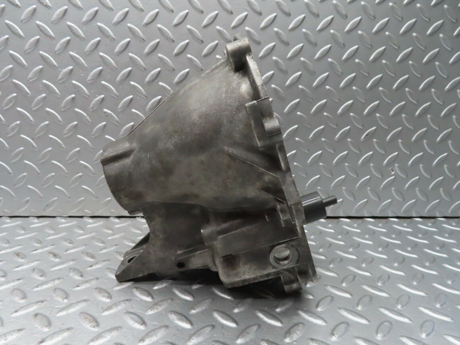 19772 Mercedes-Benz W123 722.122 Automatic Gearbox Rear Housing 1152709311