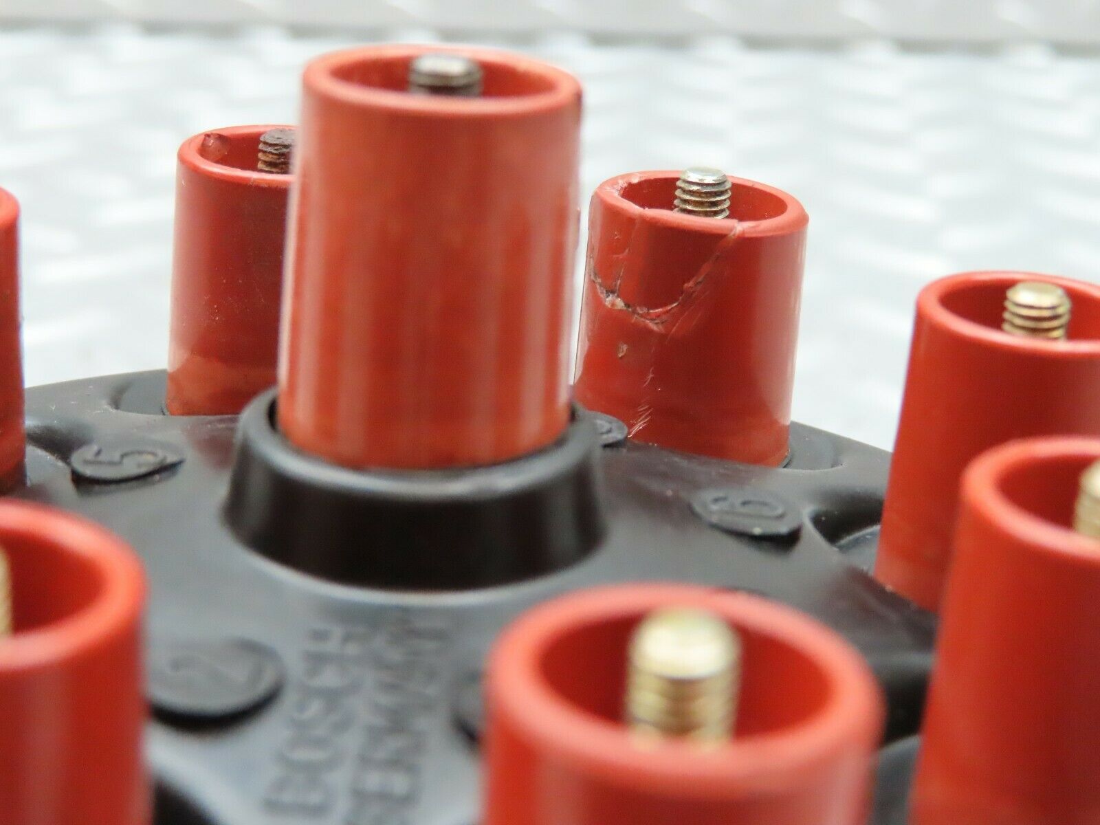 0080 Mercedes-Benz W116 350SE Distributor Cap