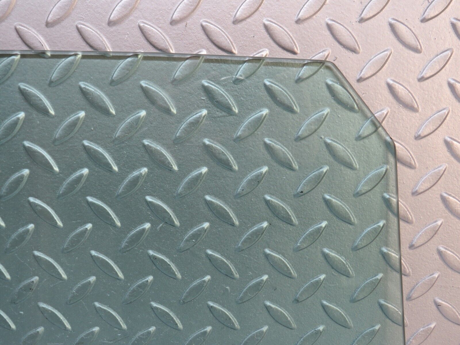 37514 Mercedes-Benz W109 300SEL Front Left Door Window Glass