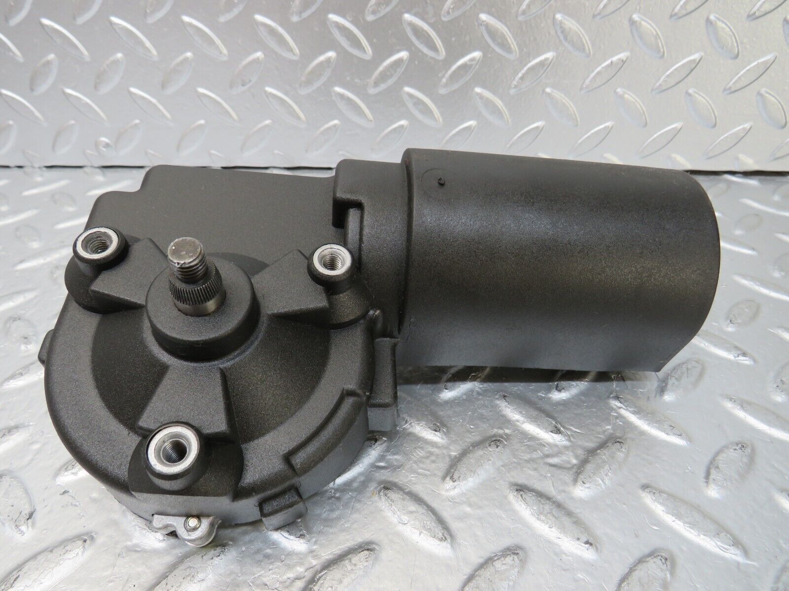 25766 Mercedes-Benz W124 280E Wiper Motor Bosch 0390241425 with cover