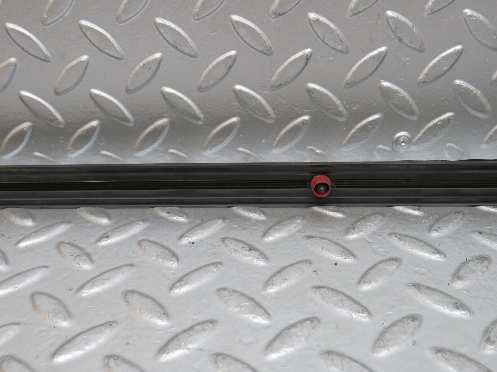 27959 Mercedes-Benz W123 280E Rear Left Fender Wing Centre Moulding Trim