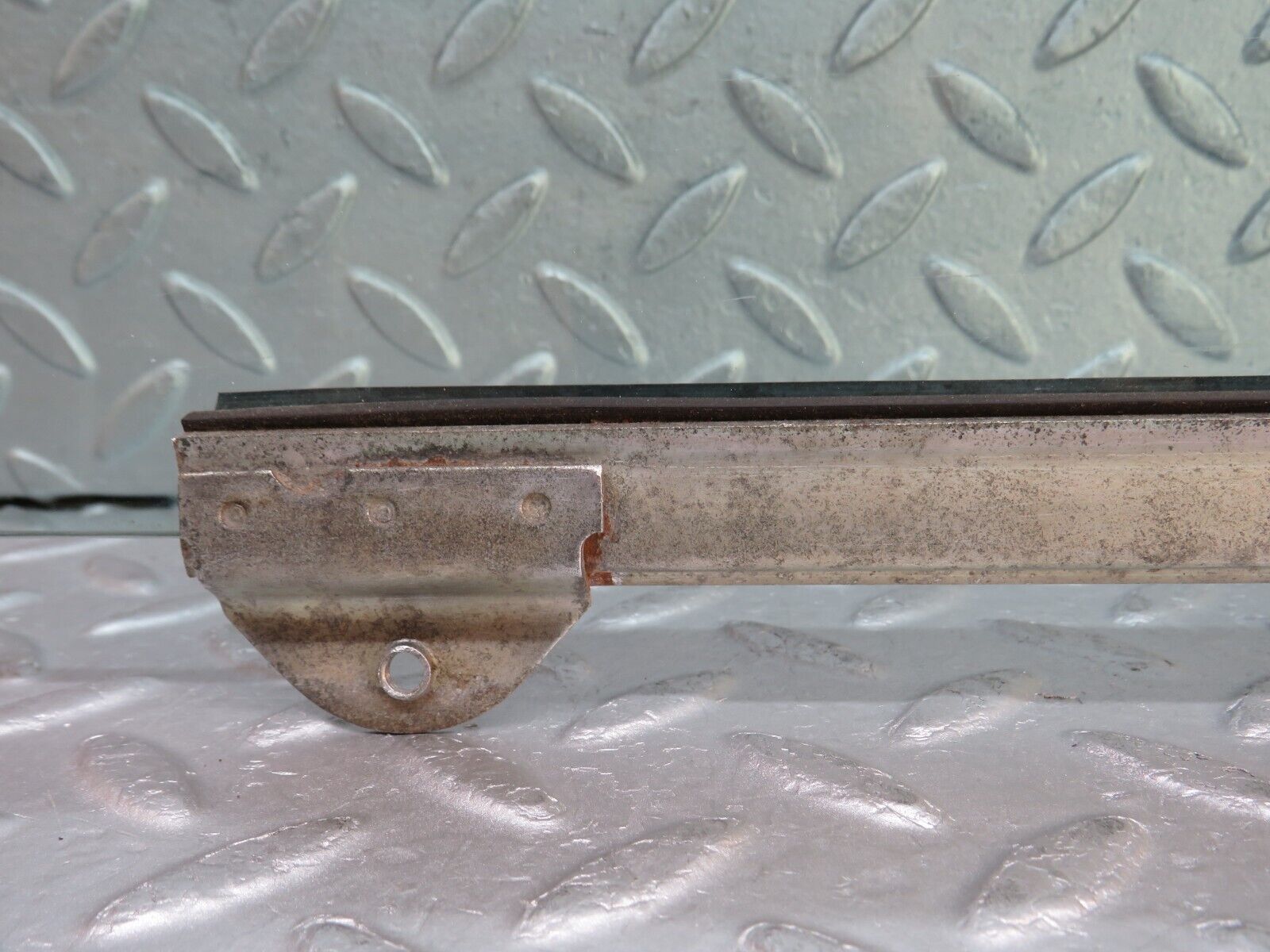 37512 Mercedes-Benz W109 300SEL Rear Right Door Window Glass