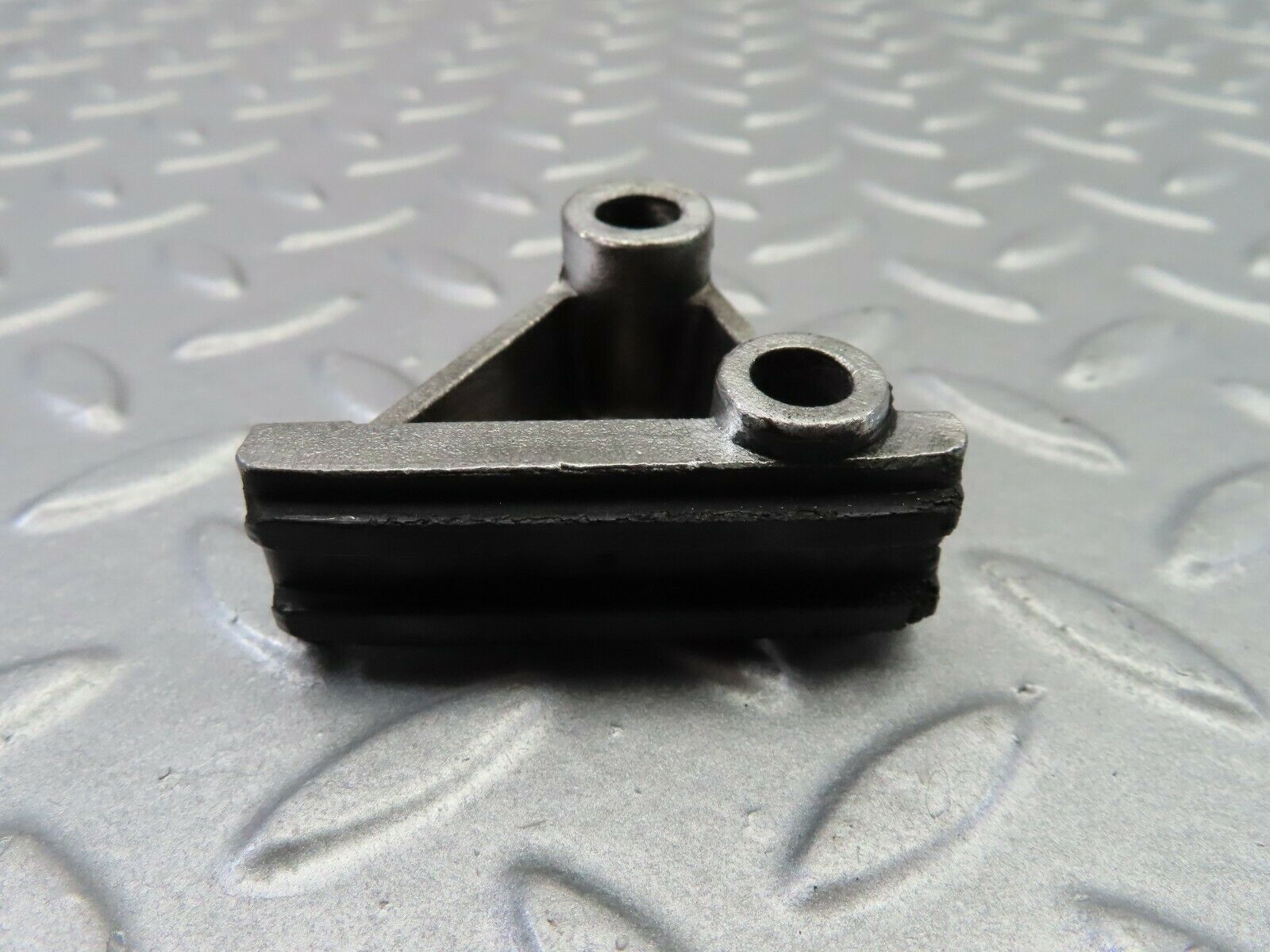 8050 Mercedes-Benz W115 220D Timing Chain Guide Rail 6210600516
