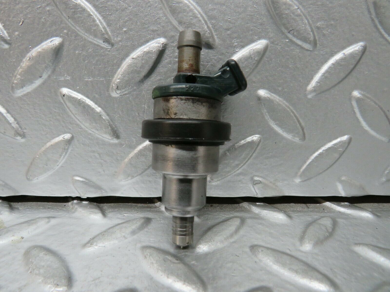 23668 Mercedes-Benz W114 280E Fuel Injector Bosch 0280150014