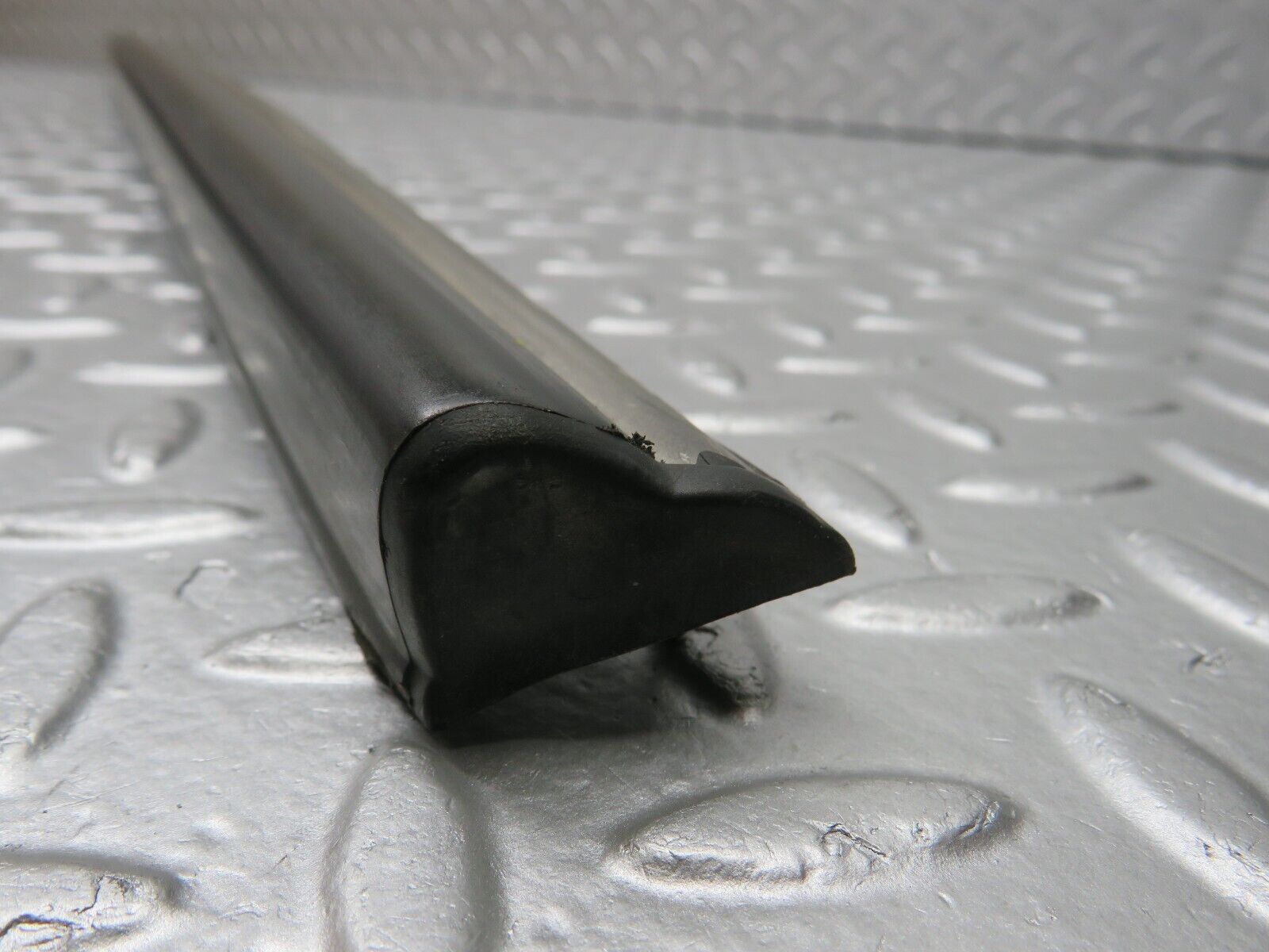 40209 Mercedes-Benz R107 Right Door Centre Moulding Trim