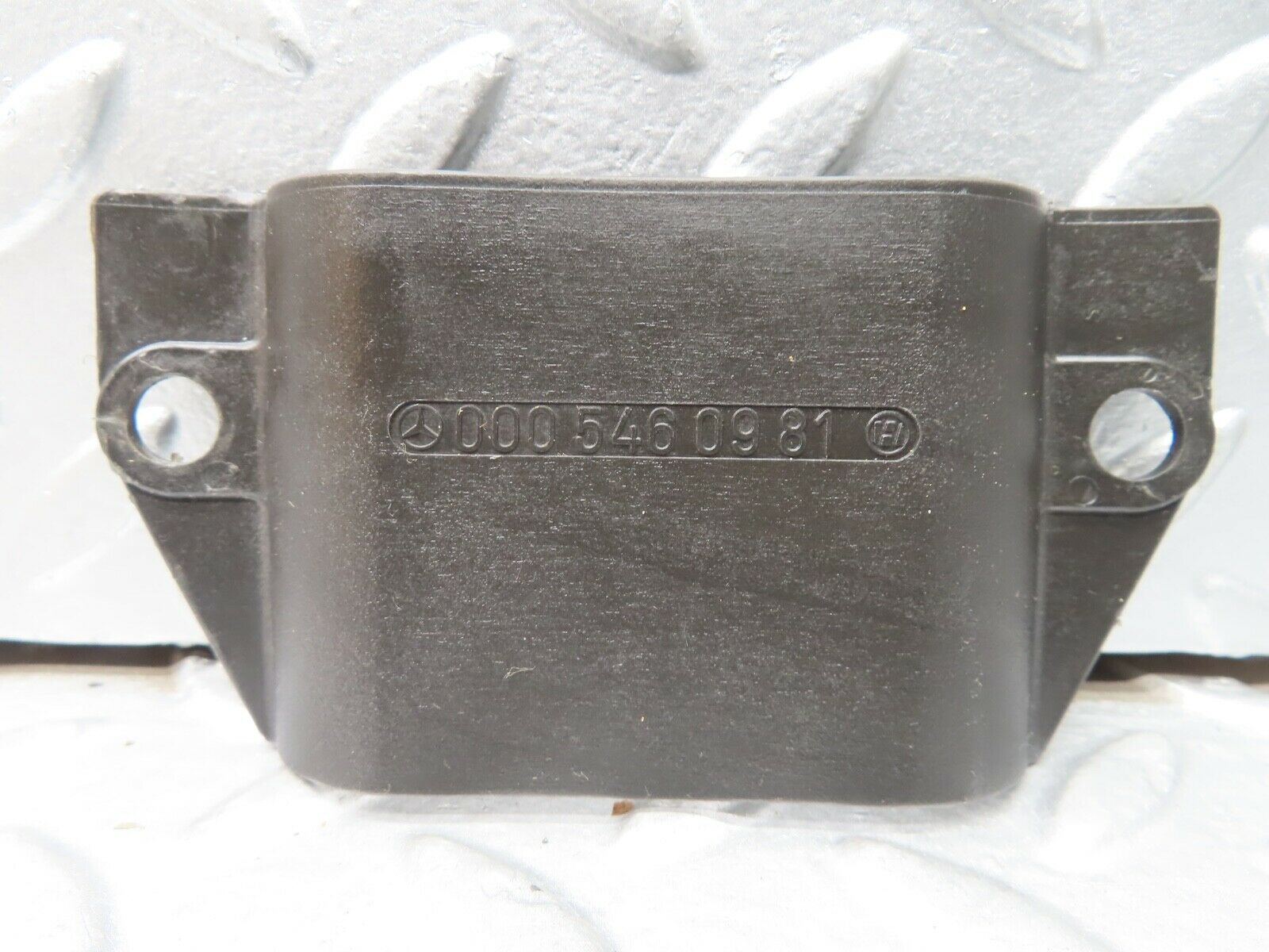 21620 Mercedes-Benz W126 300SE Front Panel Covering 0005460981