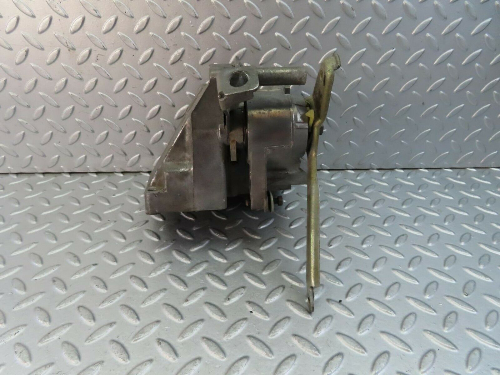 9509 Mercedes-Benz C124 300CE Coupe Power Steering Pump Bracket 1264660641