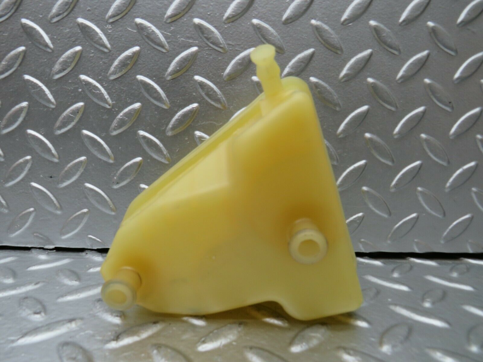 23064 Mercedes-Benz C123 230CE Coupe Brake Fluid Reservoir Tank Without Cap