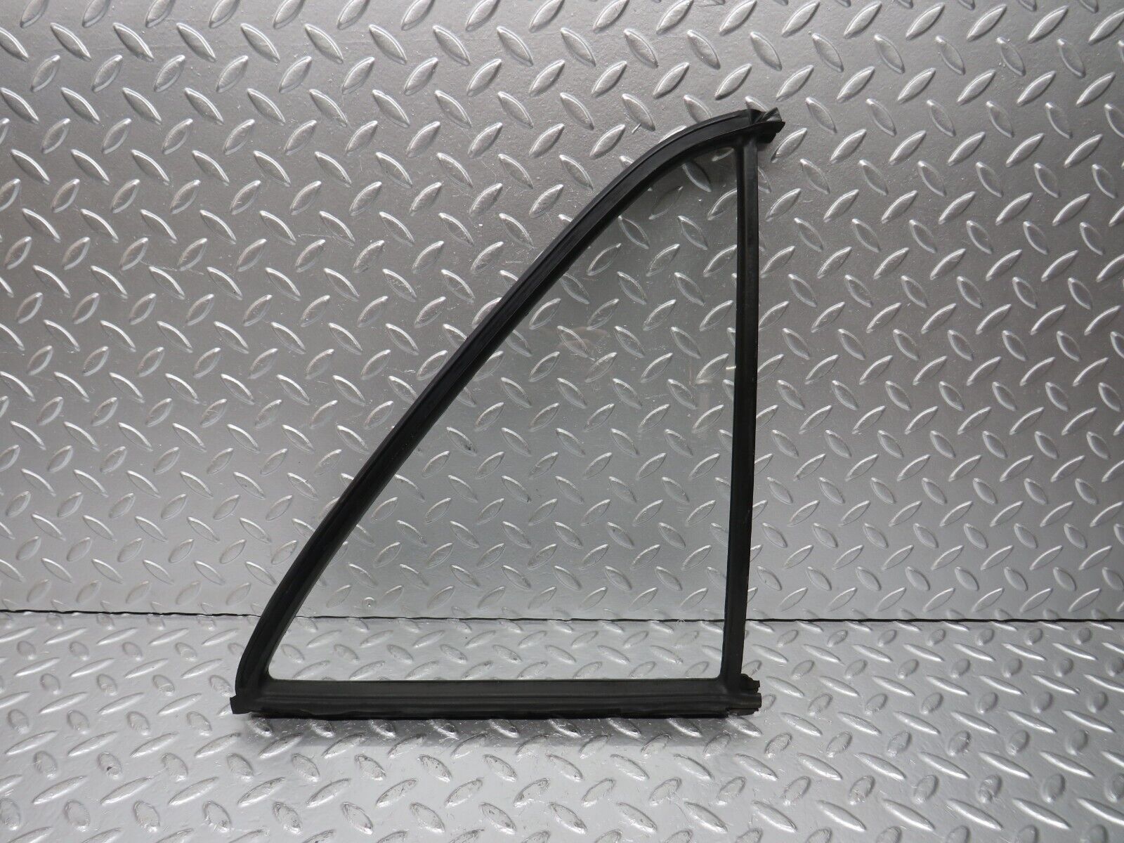 31094 Mercedes-Benz W123 200D Rear Right Quarter Window  1237350224