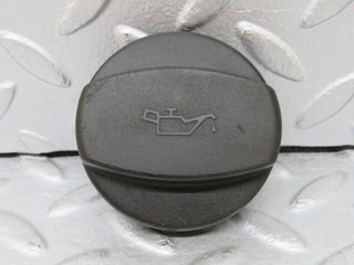 W124 engine oil filler cap used OEM