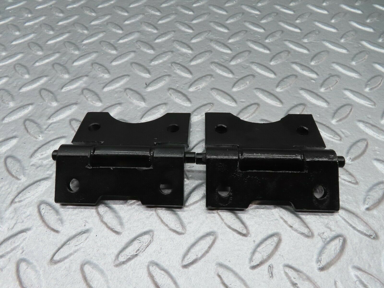 17983 Mercedes-Benz W123 200 Door Hinges Pair 1237200037
