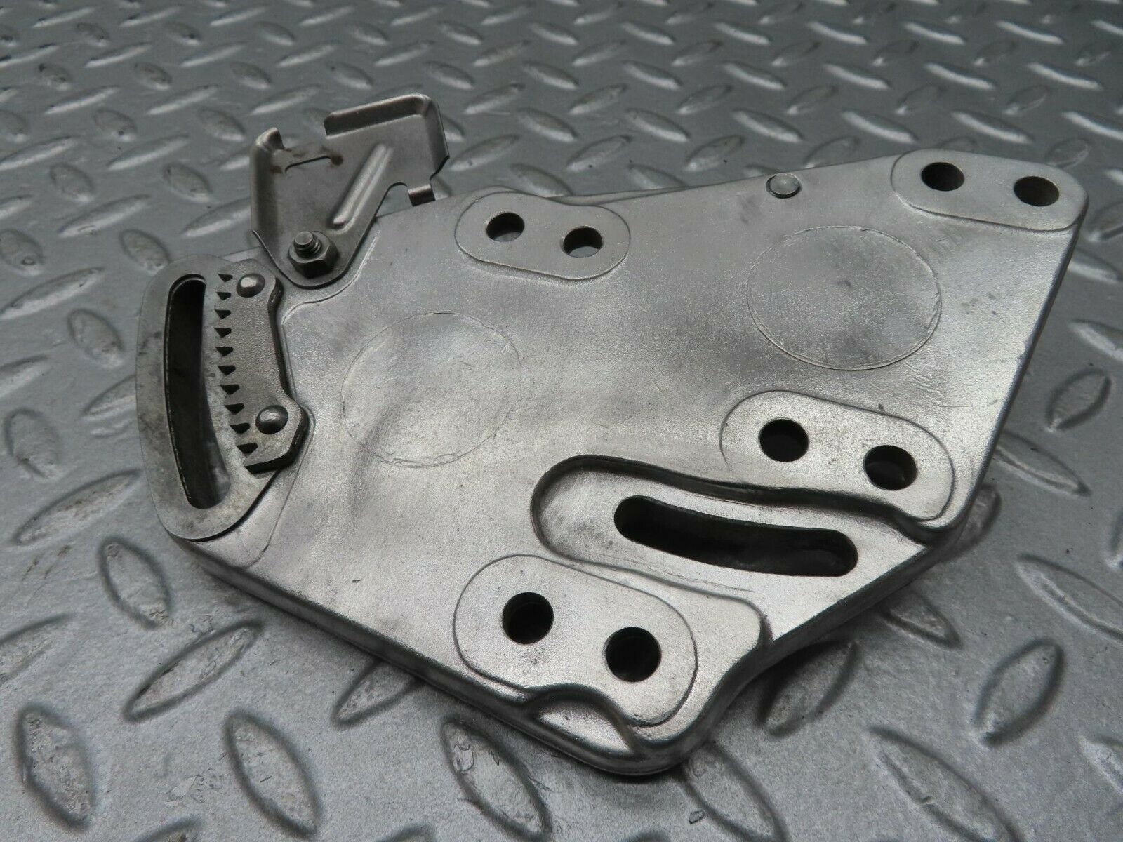 16659 Mercedes-Benz C107 380SLC Power Steering Pump Bracket 1174661141