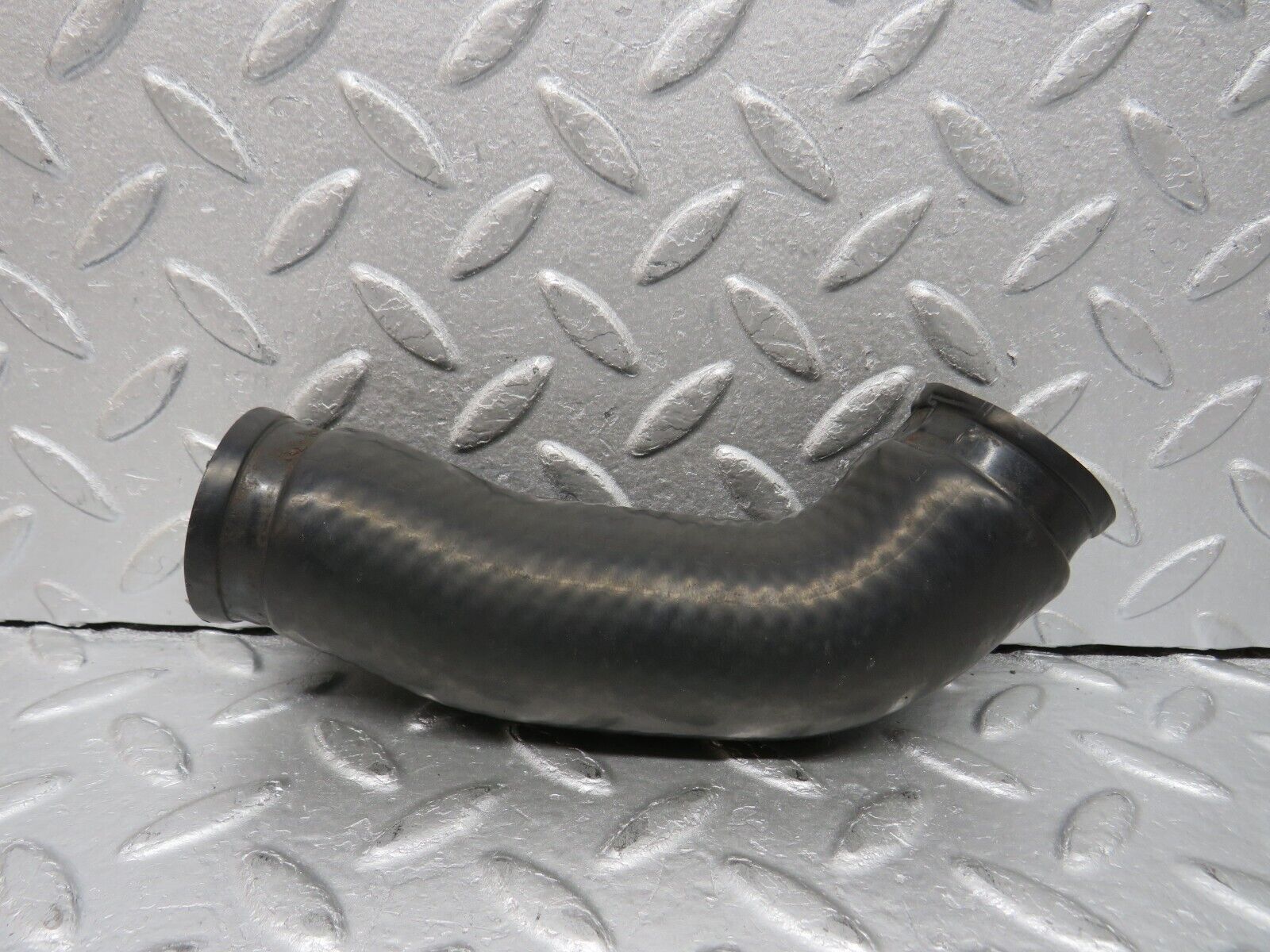 38062 Mercedes-Benz A124 320E Cabriolet Radiator Hose Pipe 1042030482