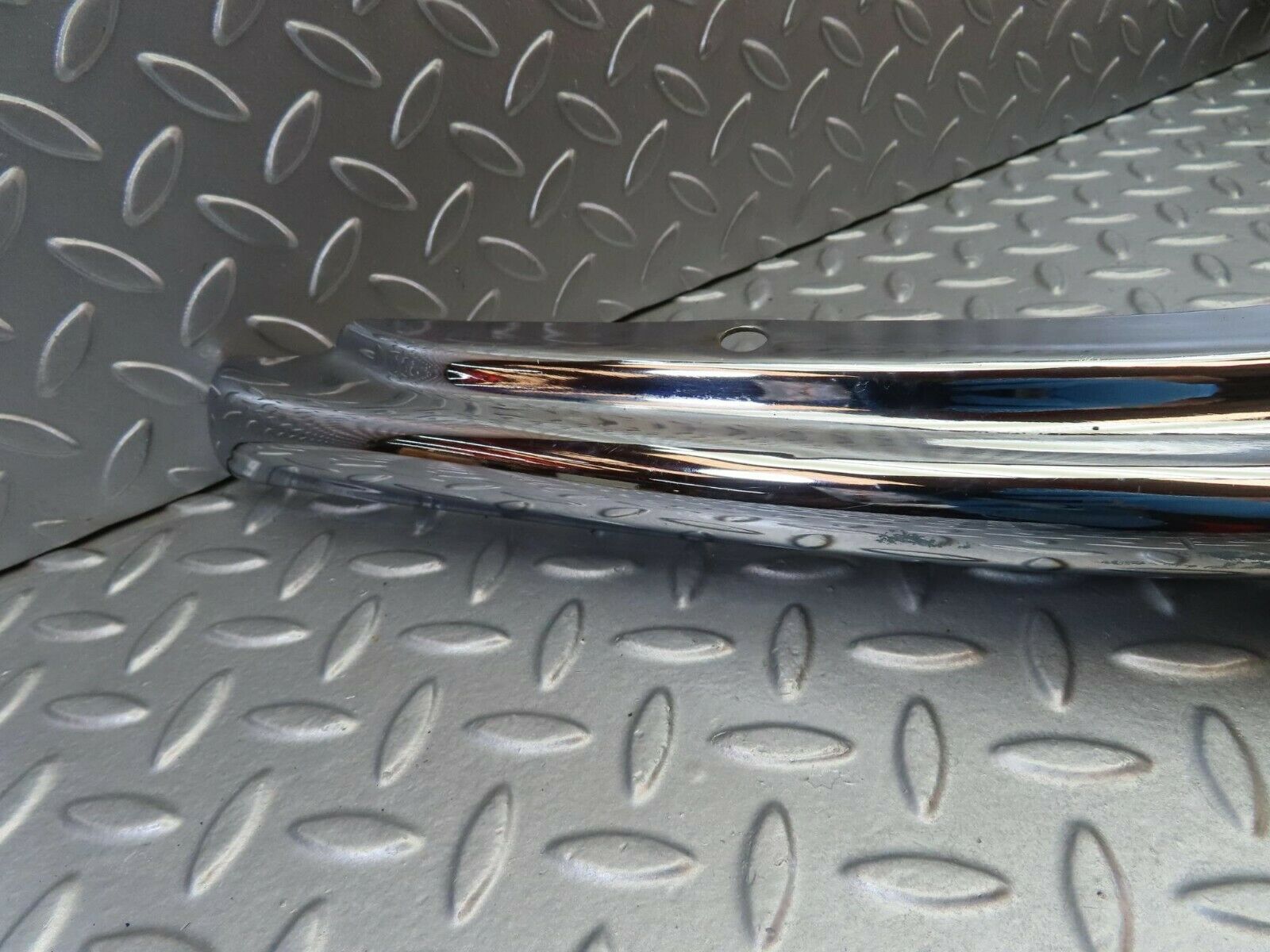 10618 Mercedes-Benz W108 Front Left Upper Bumper Corner