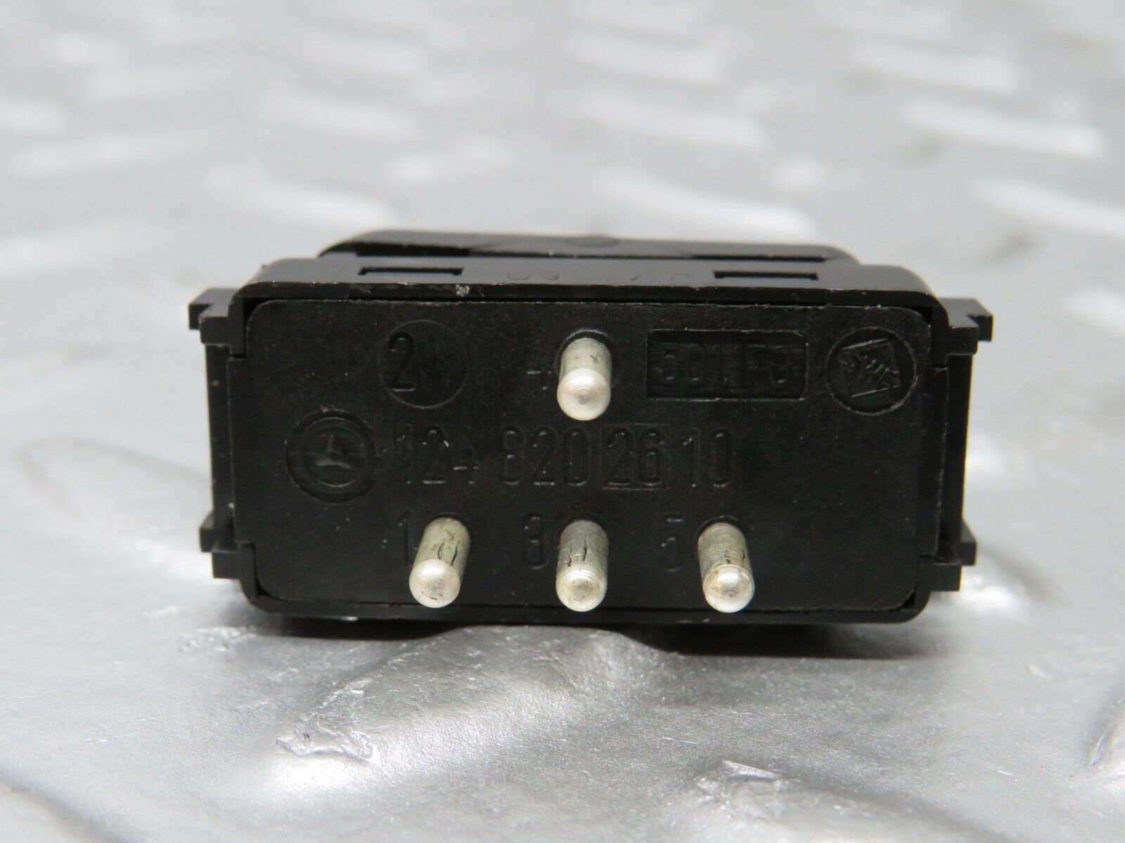 34053 Mercedes-Benz W124 260E Rear Headrest Release Control Switch 1248202610