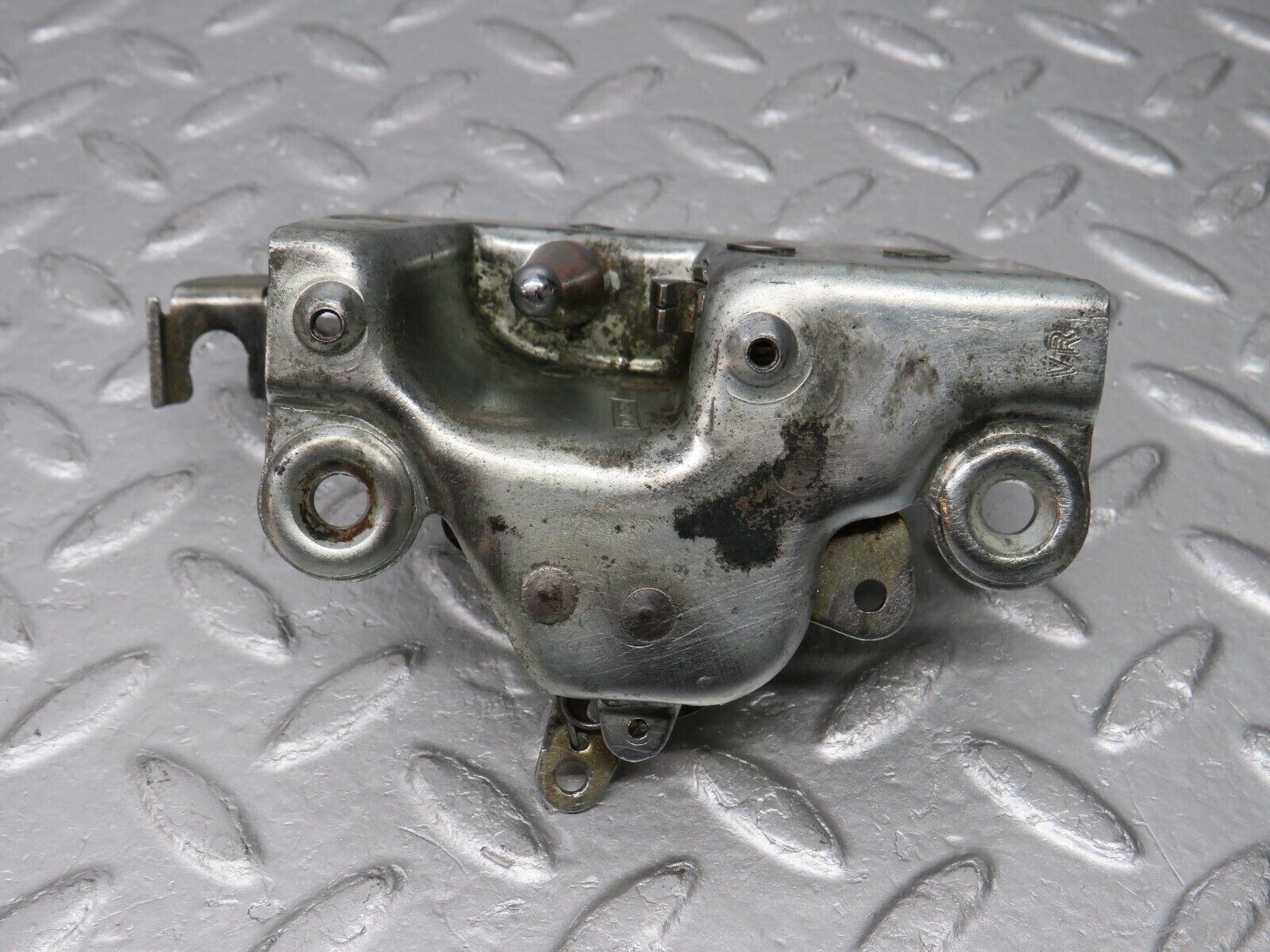 39093 Mercedes-Benz R107 500SL Coupe Right Door Lock Mechanism