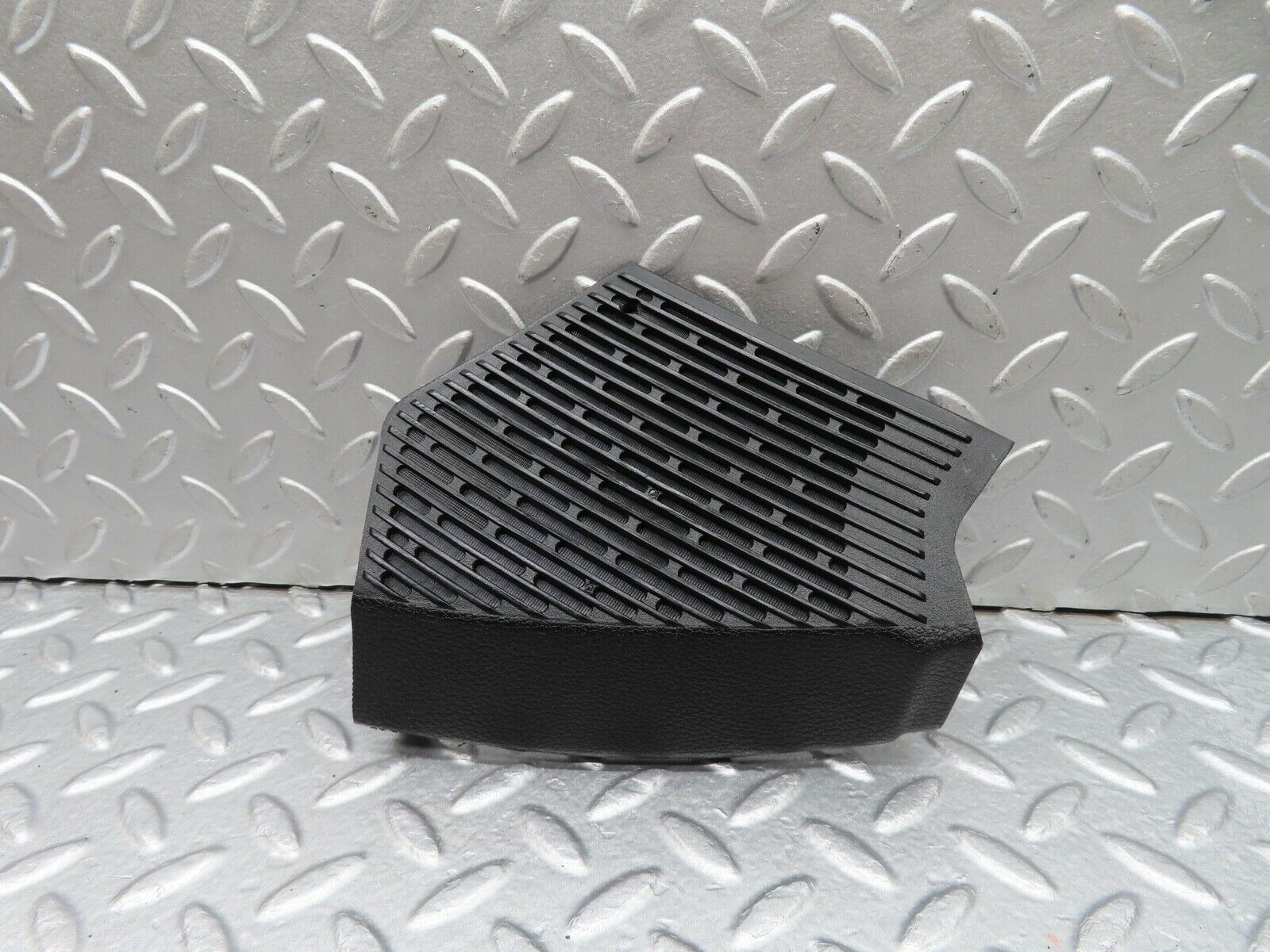 17925 Mercedes-Benz W123 200 Dashboard Speaker Cover Grill Right