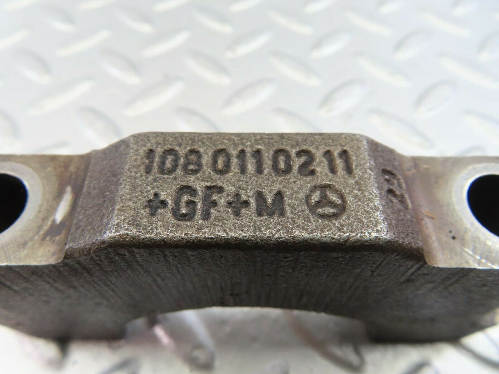 9878 Mercedes-Benz C123 280CE Coupe Crankshaft Bearing Holder Block 1080110211