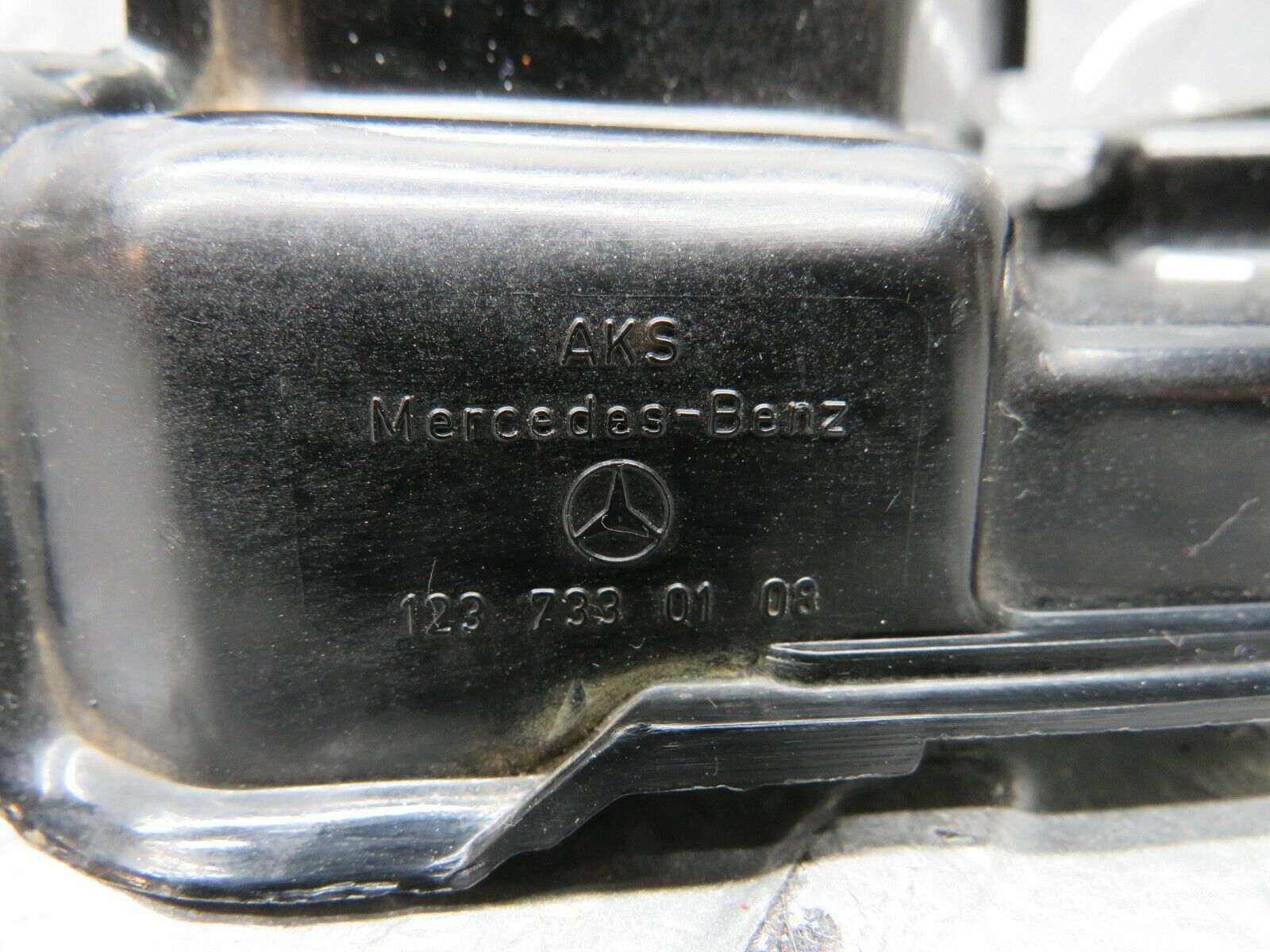 21984 Mercedes-Benz S123 280TE Rear Left Door Lock Mechanism 1237230108