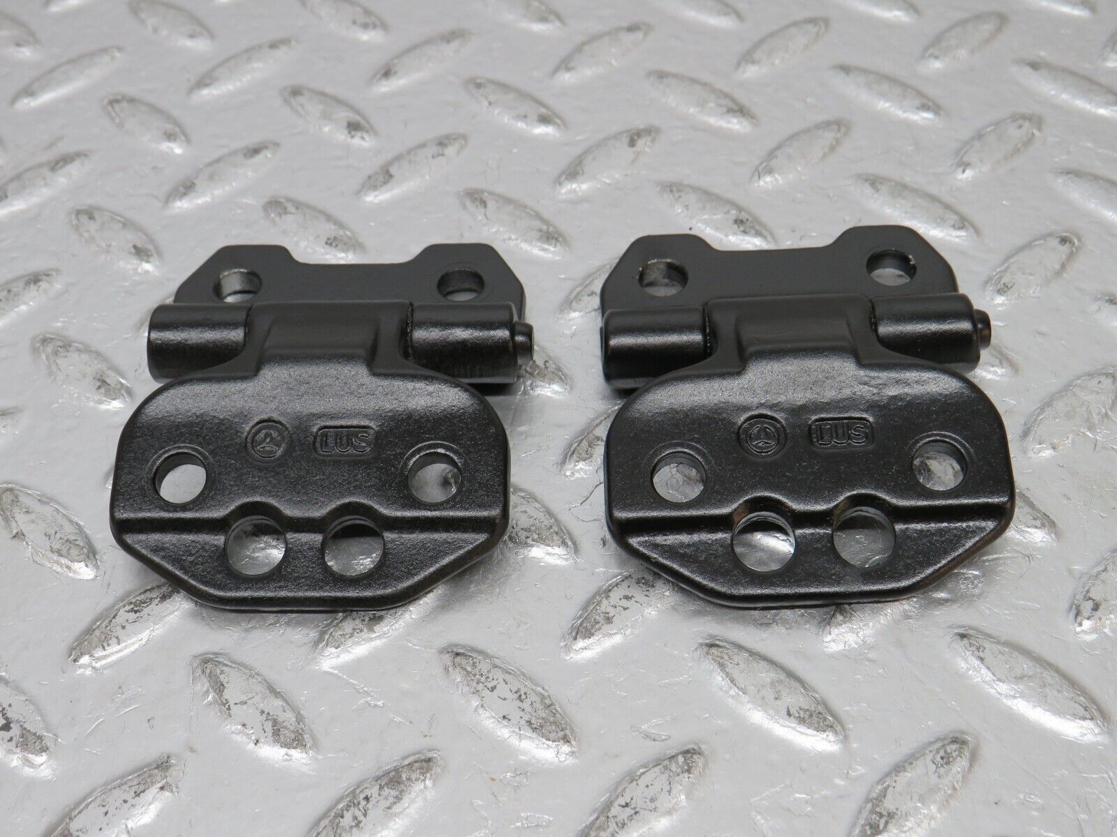 31533 Mercedes-Benz S124 220TE Wagon Door Hinge Right Side