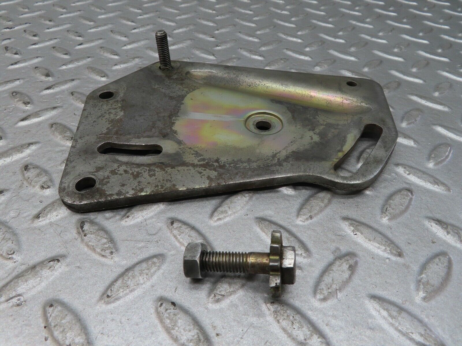 17686 Mercedes-Benz W116 450SEL Power Steering Pump Bracket