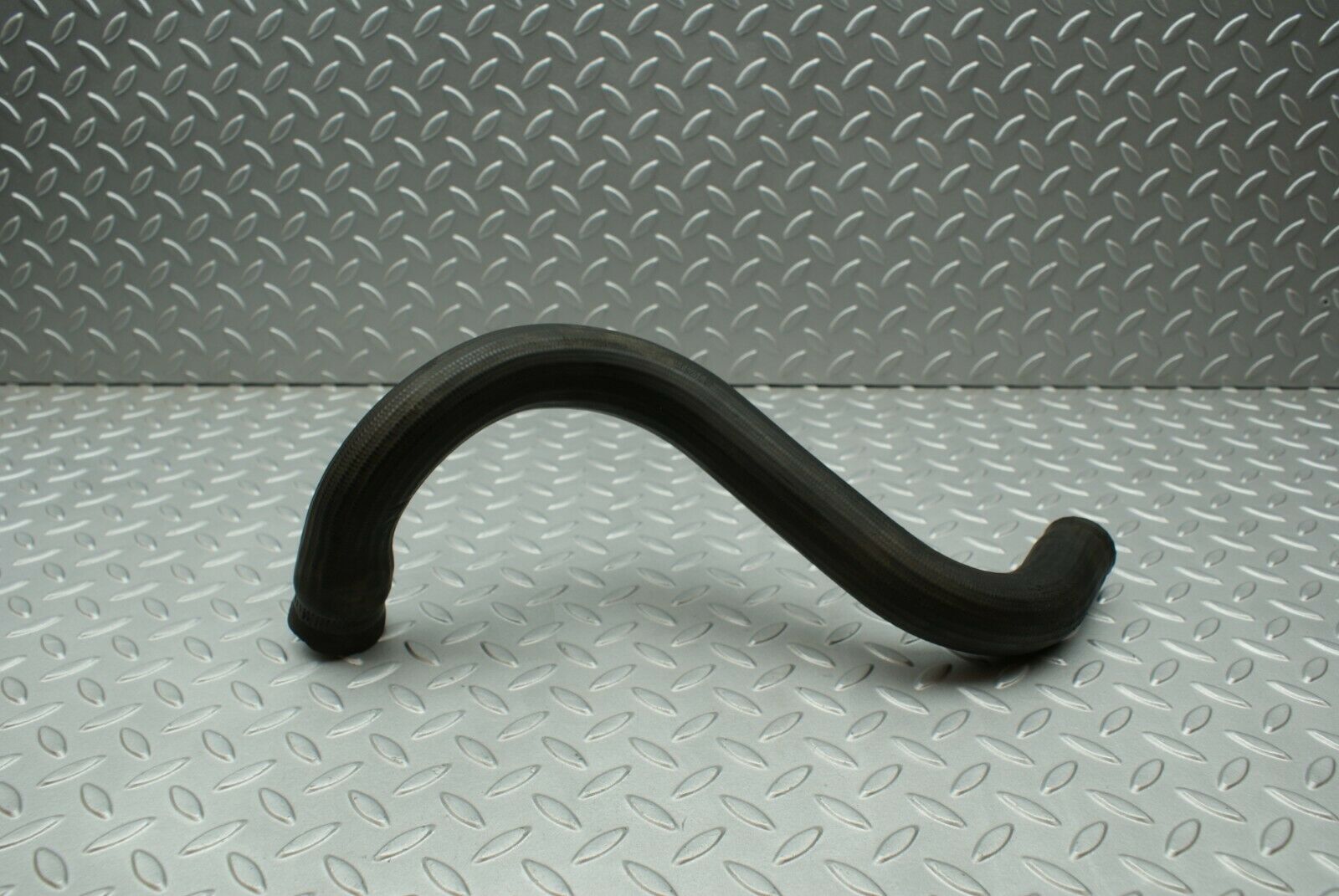 3223 Mercedes-Benz W115 220D Radiator Hose Lower Coolant Hose 1155011882