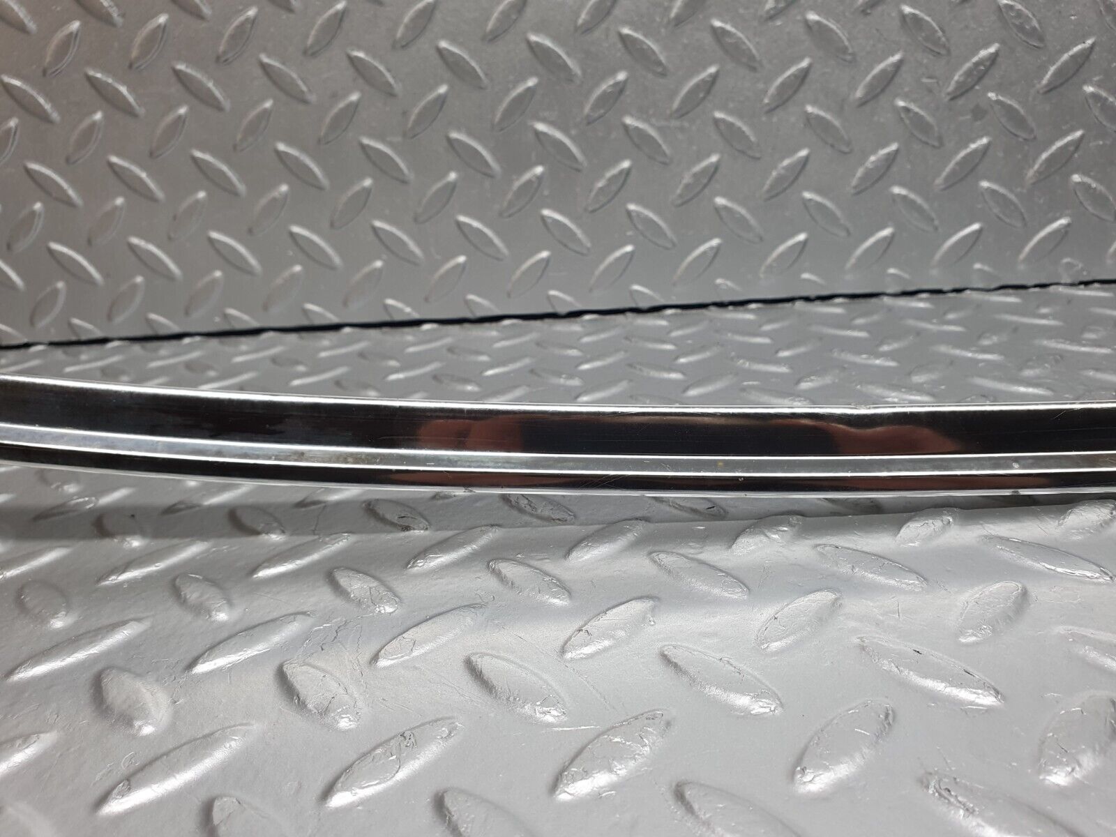 40771 Mercedes-Benz W123 300D Rear Windscreen Chrome Frame