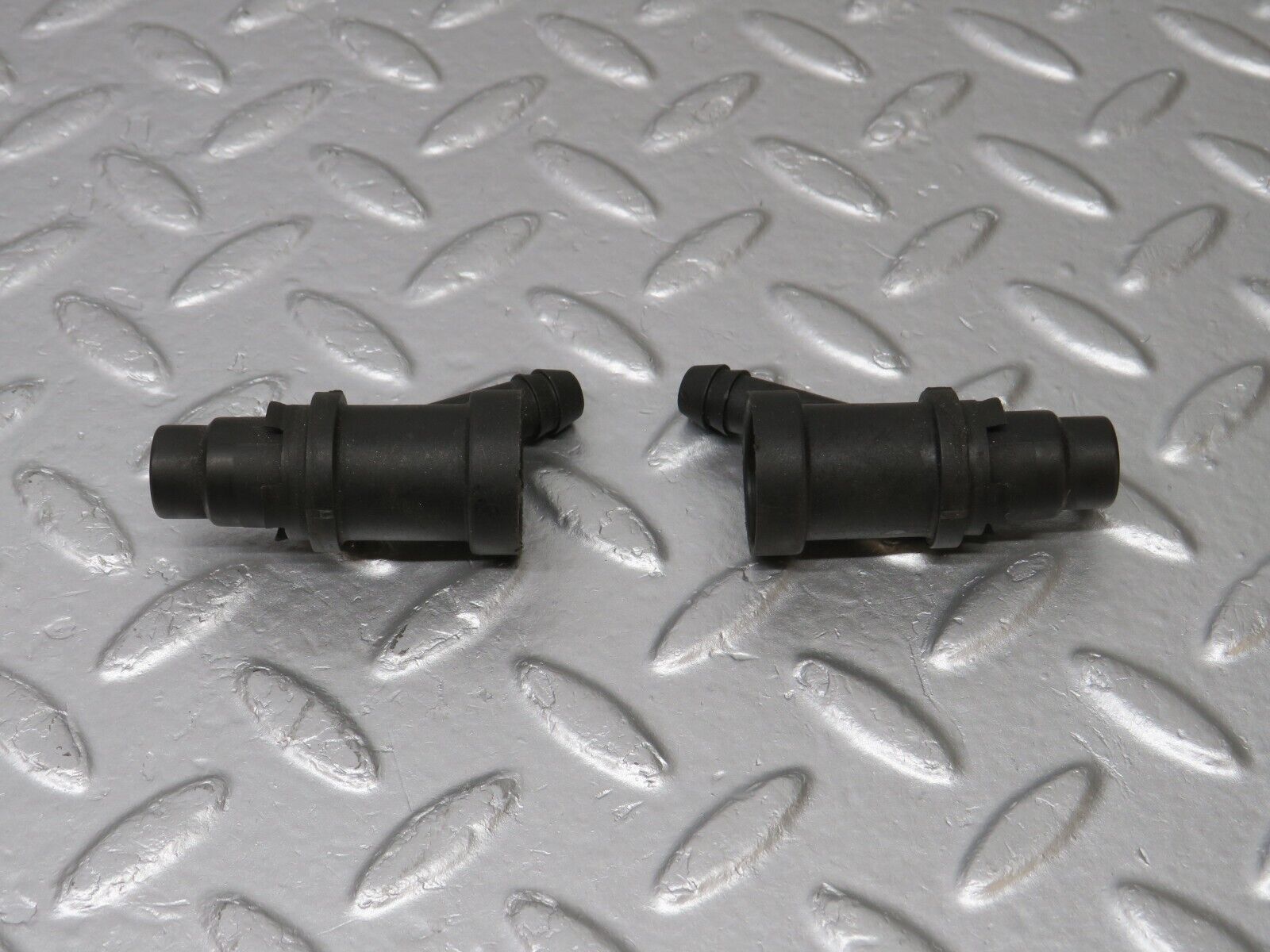 40264 Mercedes-Benz R107 Fuel Injector Holder 2x