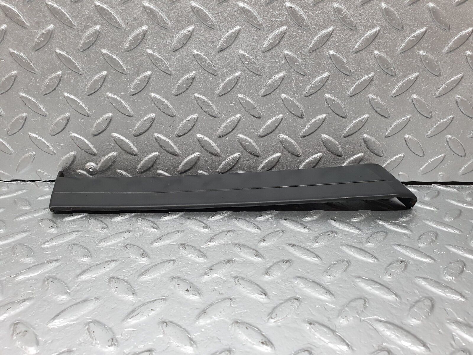 41424 Mercedes-Benz W124 200E Front Left Fender Wing Lower Moulding Trim