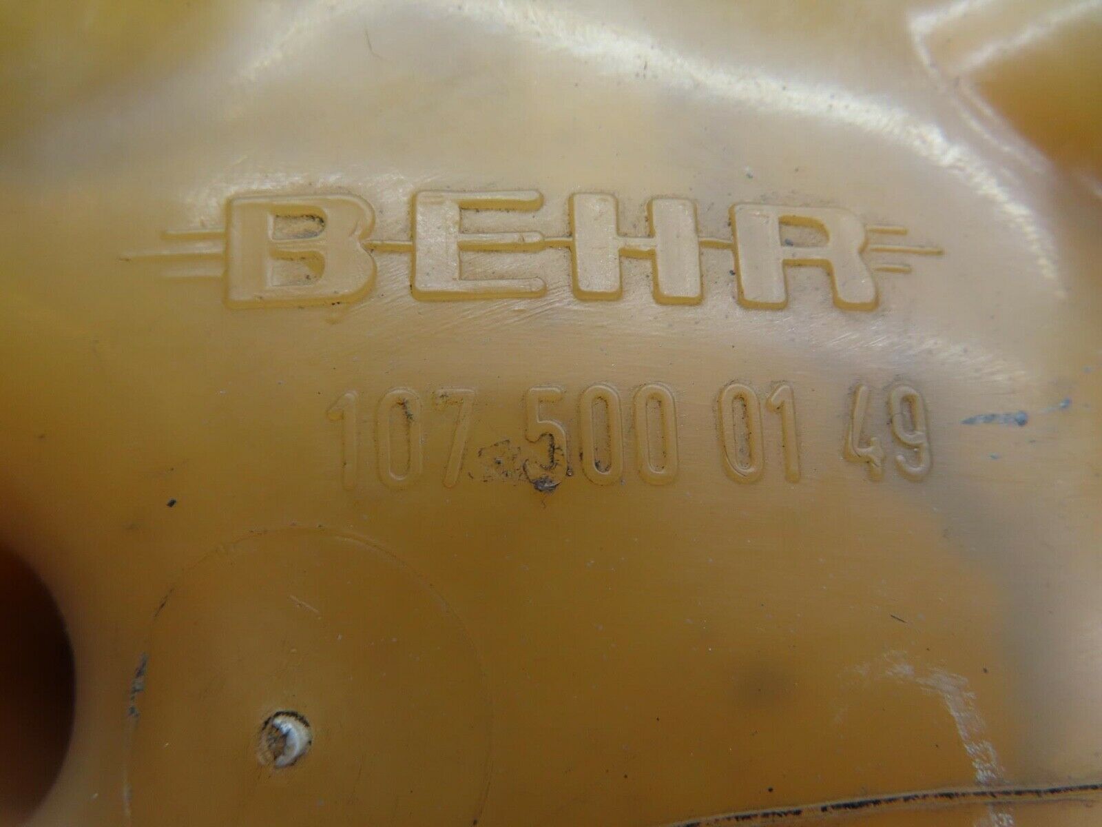 13931 Mercedes-Benz C107 280SLC Coolant Tank Reservoir Behr 1075000149