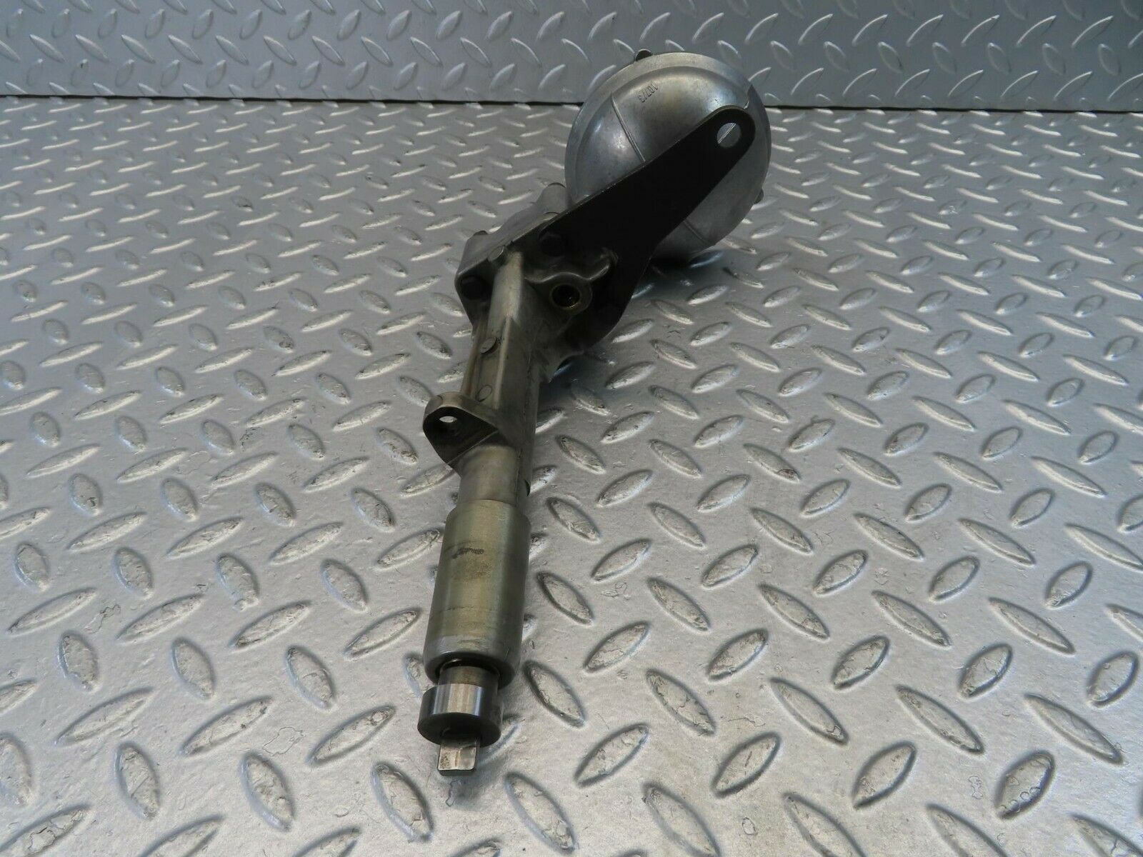 10952 Mercedes-Benz W115 220D Oil Pump