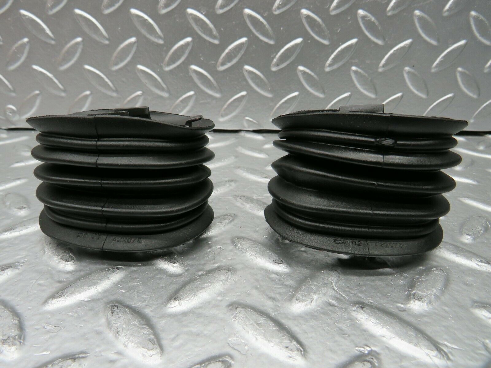 22601 Mercedes-Benz C124 E220 Front Door Wire Protector Rubber 1248210197