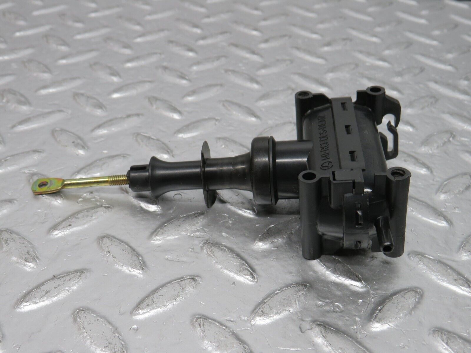 32448 Mercedes-Benz S124 300TE Wagon Door Lock Vacuum Actuator Rear Right