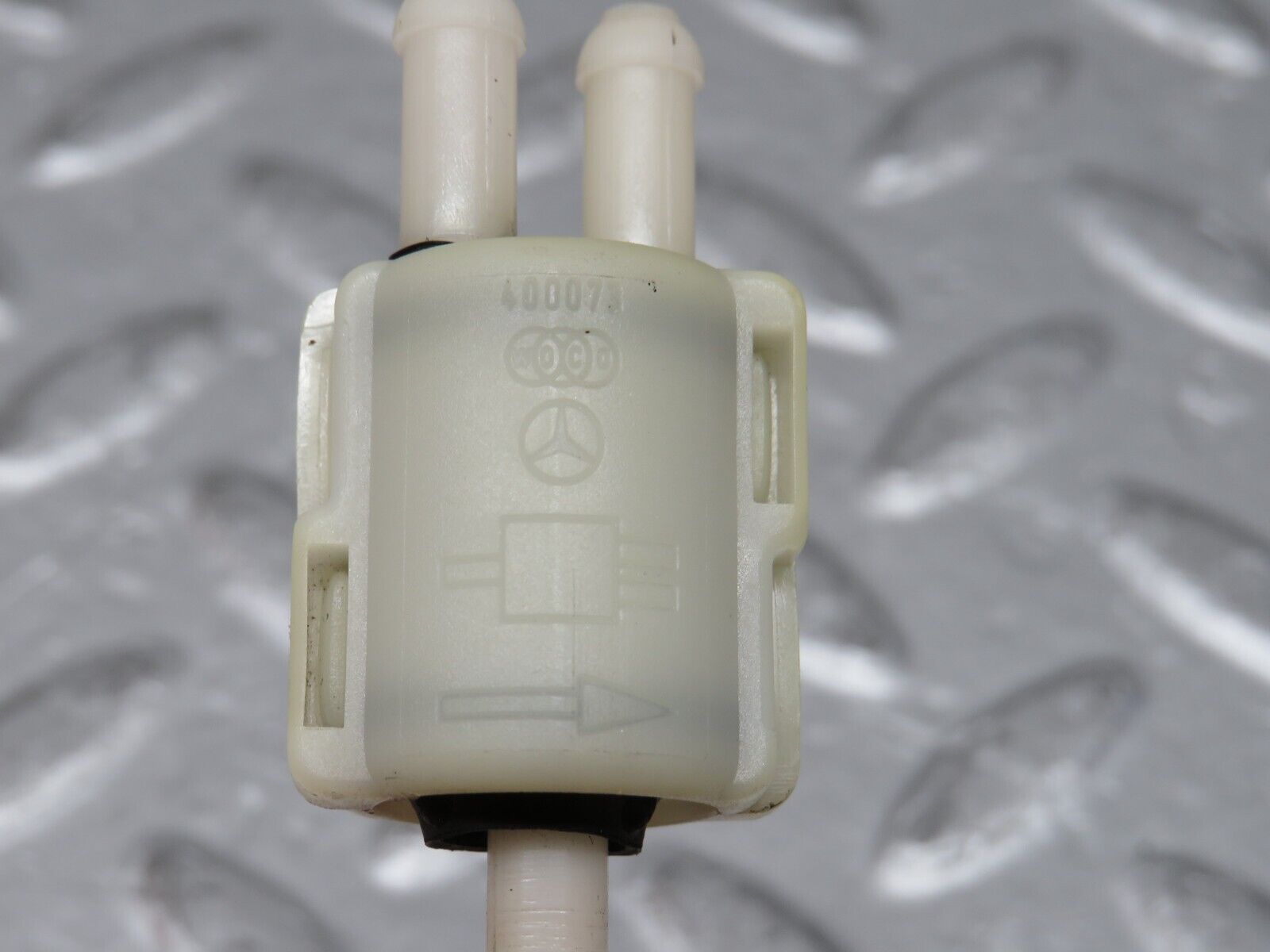 37753 Mercedes-Benz A124 320E Cabriolet Windscreen Washer Fluid Distributor