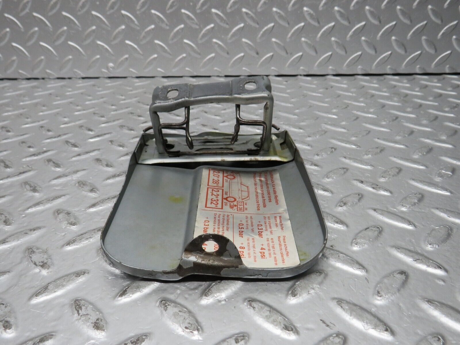 32064 Mercedes-Benz W123 230E Fuel Tank Flap Cap 1235840039