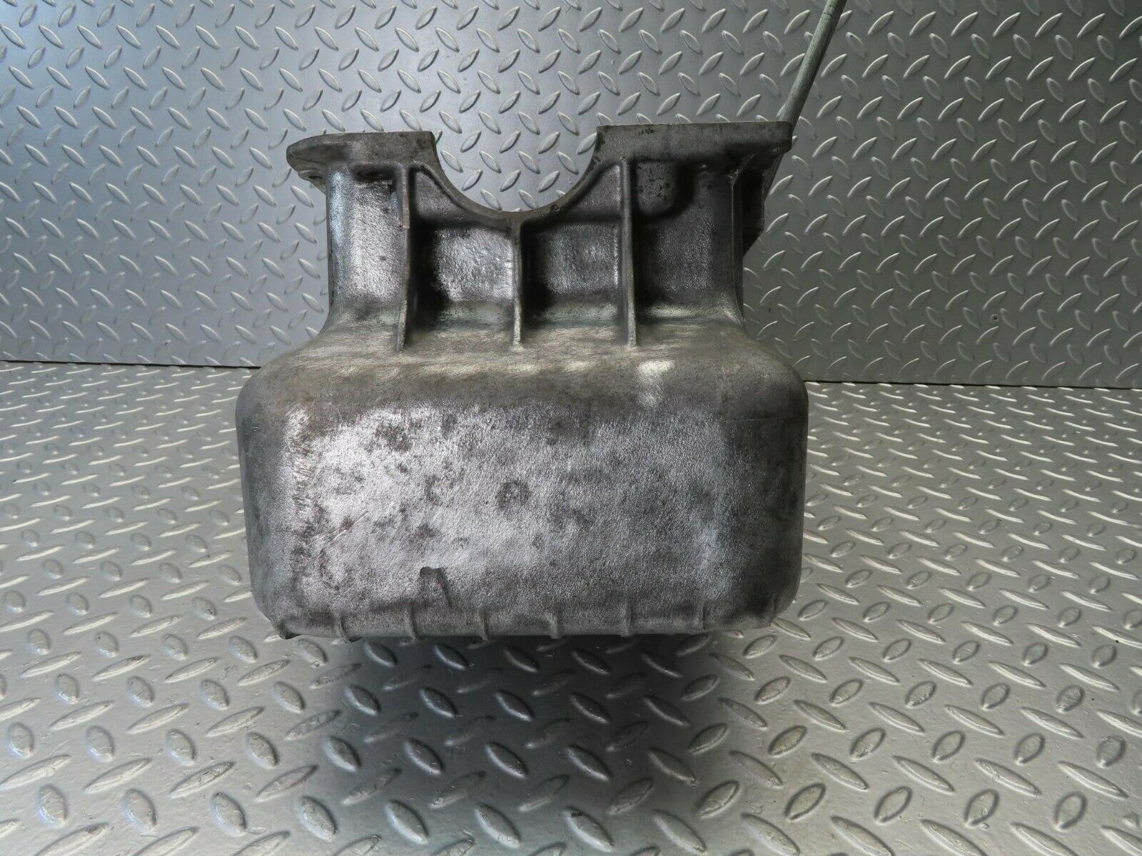 10951 Mercedes-Benz W115 220D Oil Pan Oil Sump 6150101313