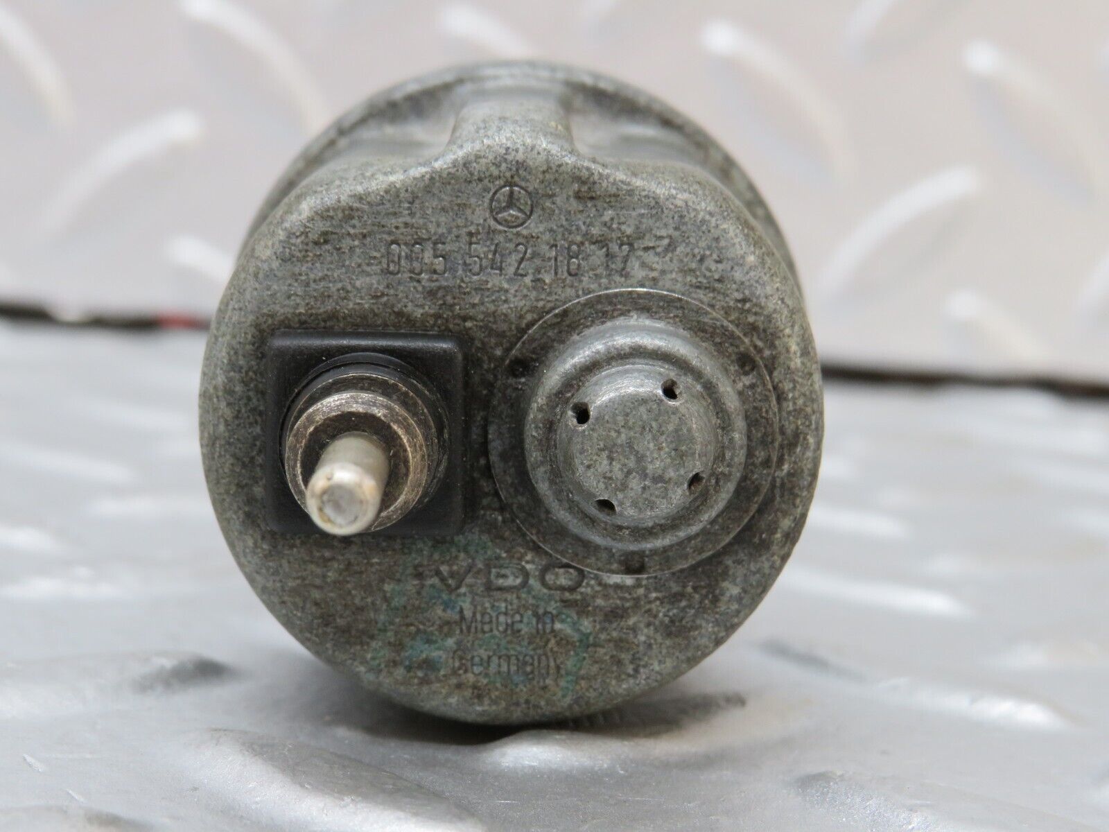 35536 Mercedes-Benz R107 280SL Oil Pressure Sensor VDO 0055421817