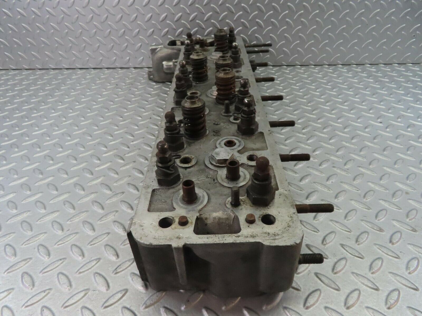8666 Mercedes-Benz W111 Cylinder Head 1270104020