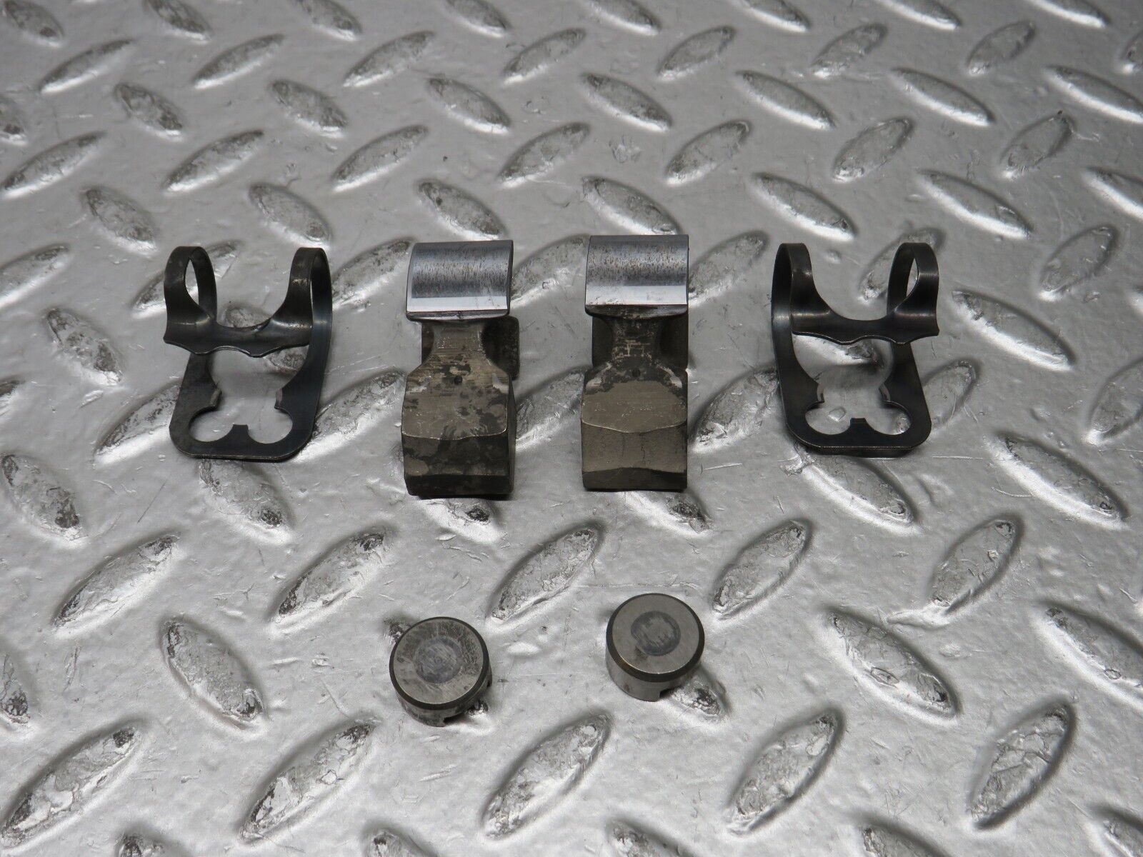 28190 Mercedes-Benz W123 280E Valve Rocker Arm With Tappet & Retaining Spring