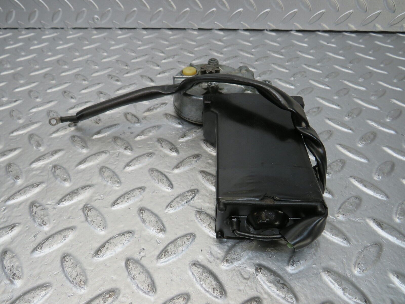 26067 Mercedes-Benz W116 450SE Window Regulator Motor Rear Left 0130820002