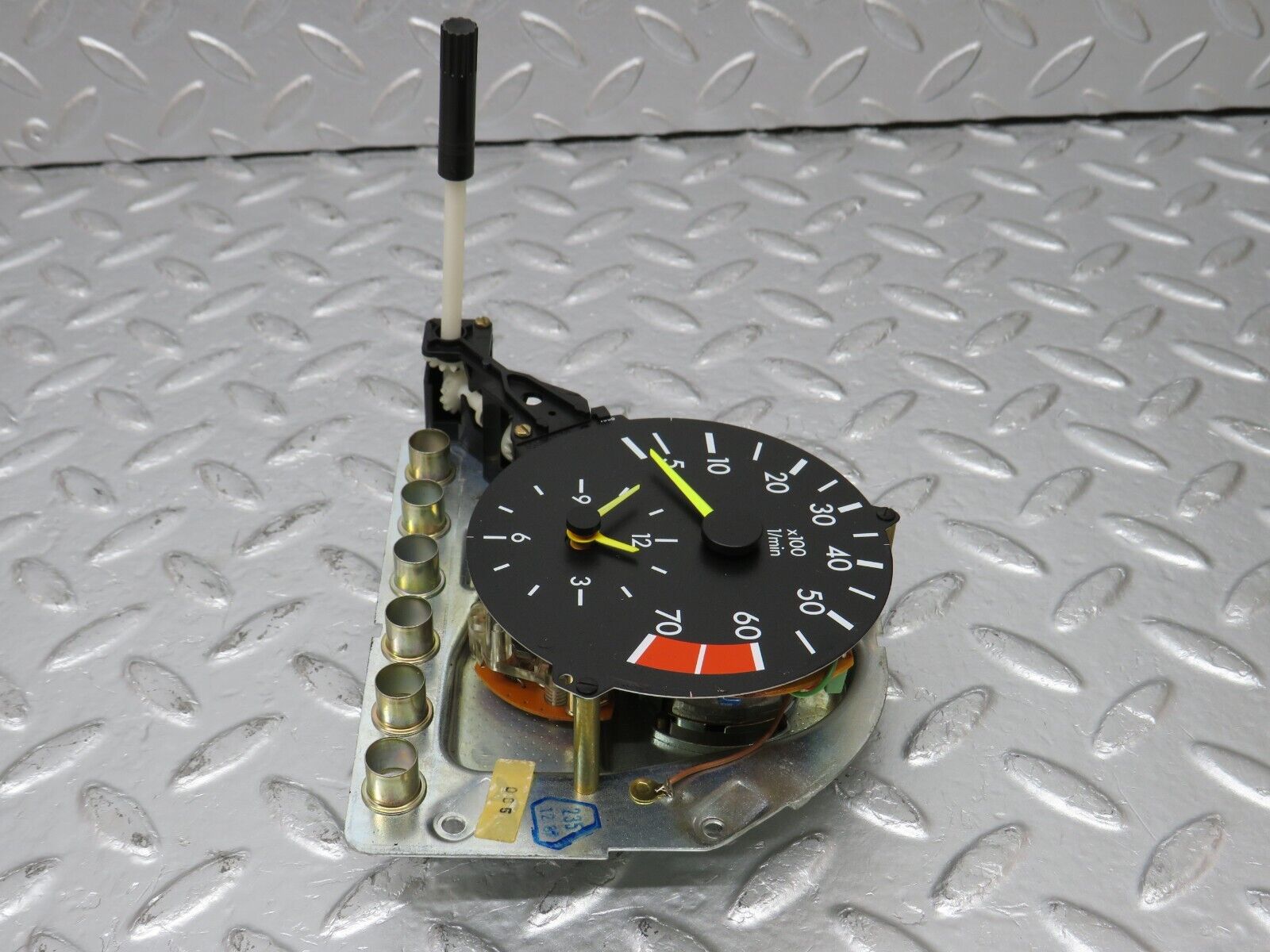 33737 Mercedes-Benz W201 190E 2.0L Instrument Cluster Tachometer Gauge 2015421116
