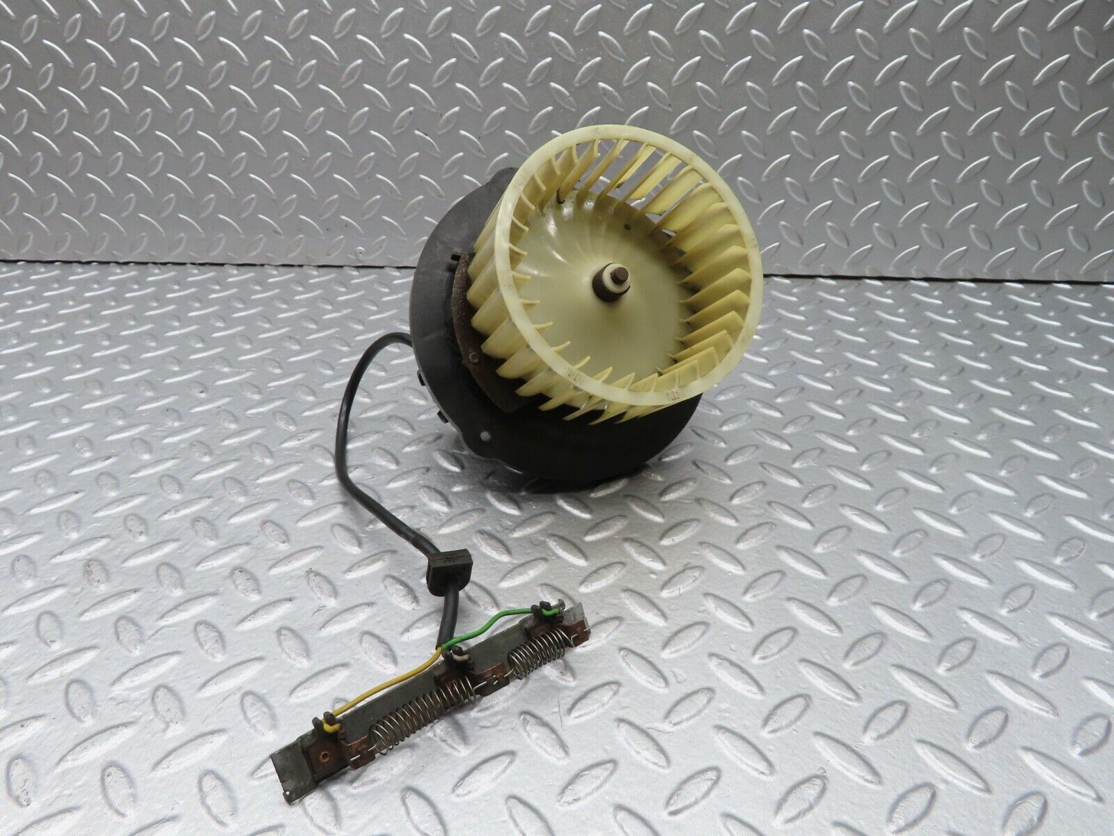 18138 Mercedes-Benz W123 200 Heater Blower Motor 1238300008