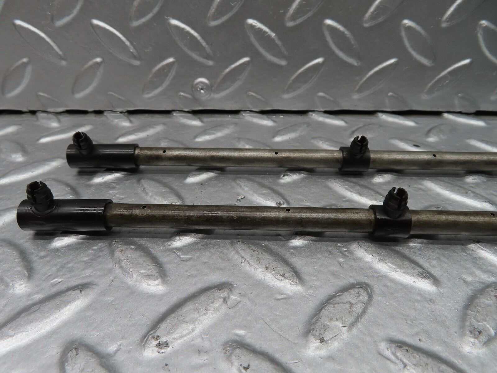 20705 Mercedes-Benz R107 450SL Camshaft Oil Tube