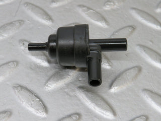 36911 Mercedes-Benz C126 420SEC Coupe Engine Crankcase Vent Valve 1074700893