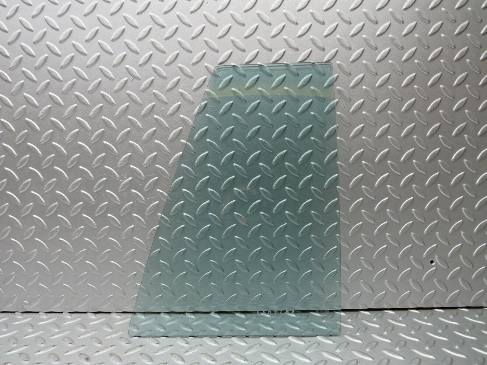 22032 Mercedes-Benz S123 280TE Wagon Rear Right Quarter Window Glass