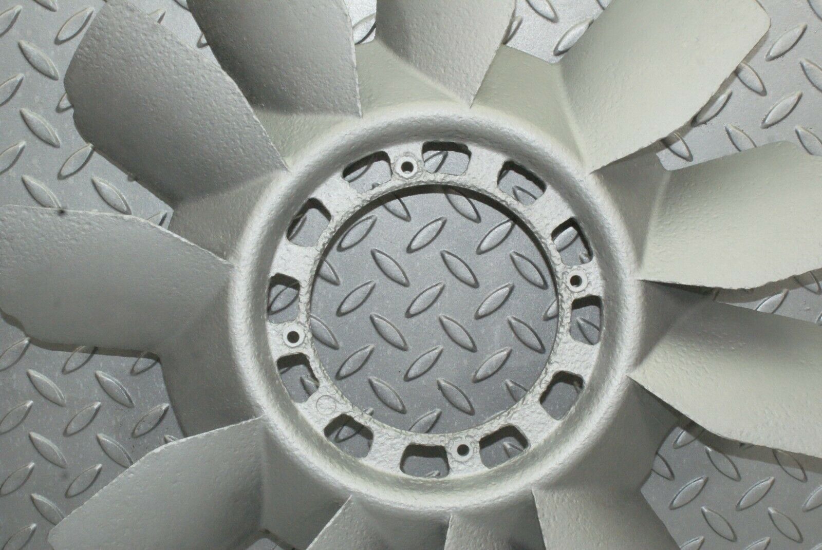 2499 Mercedes-Benz W116 350SE Engine Cooling Fan