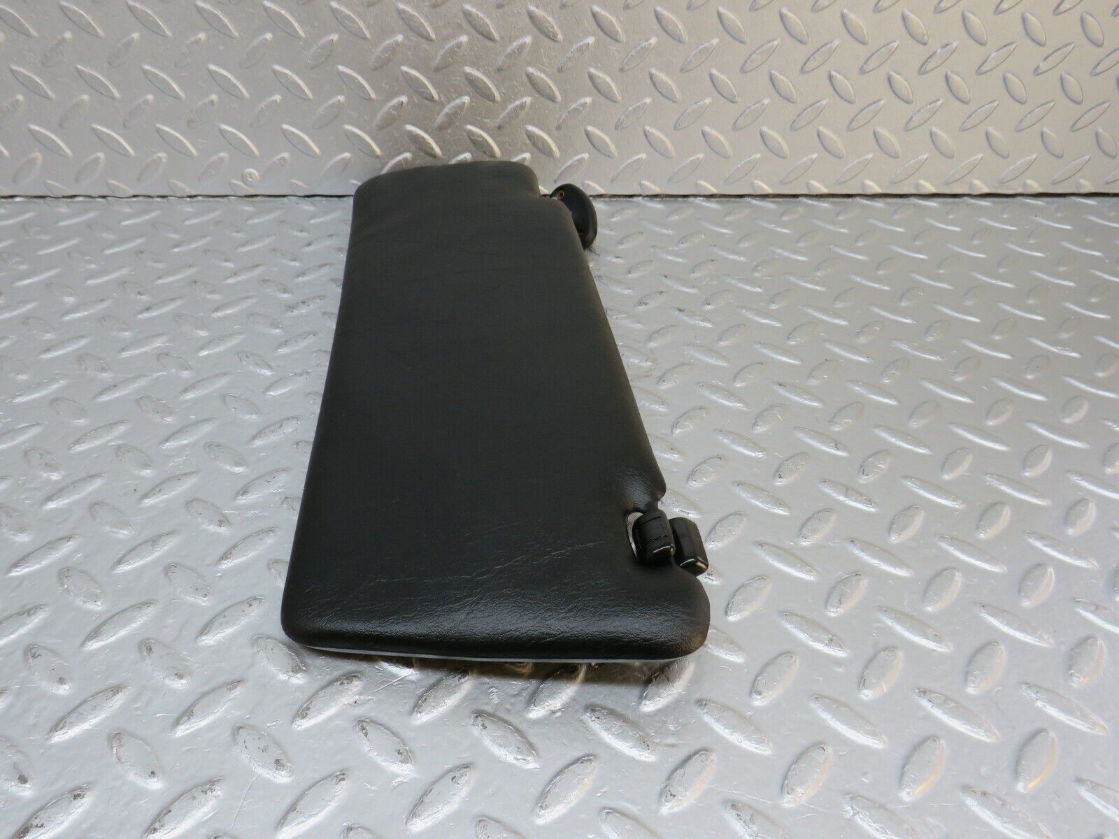 40564 Mercedes-Benz W123 300D Sun Visor Right Black