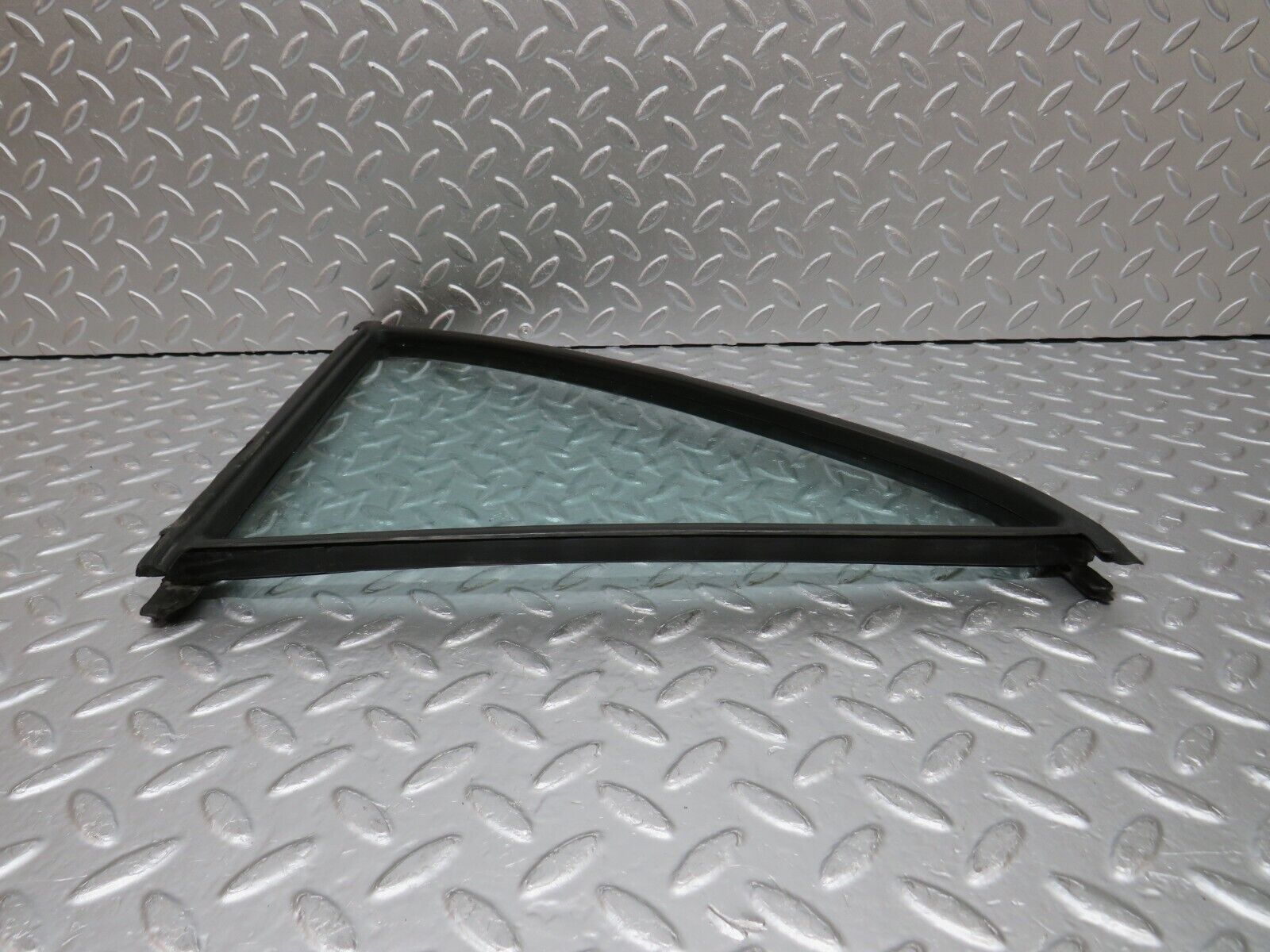 0626 Mercedes-Benz W123 230E Right Rear Door Quarter Glass 1237350224